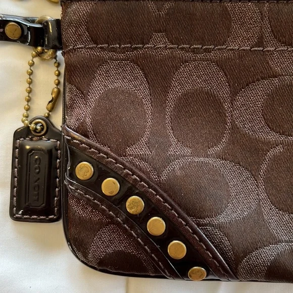 COACH | classic brown logo wristlet - Picture 2 of 9